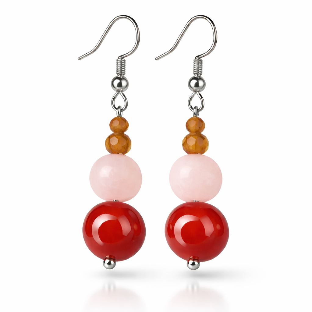 Handgefertigte Ohrringe mit Karneol, Rosenquarz und Mondstein. Warmes Rot, zartes Rosé, sanfter Schimmer – leicht & elegant.