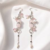 Handgefertigte Ohrringe mit Rosenquarz und Süßwasserperlen – Rose Blush von BE-Youniq