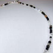 Handgefertigter Edelstein-Choker – filigrane Halskette, die deine natürliche Ausstrahlung im Alltag und zu besonderen Anlässen unterstreicht.