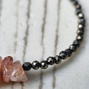Handgefertigter Edelsteinschmuck aus Österreich mit Sonnenstein und Pyrit