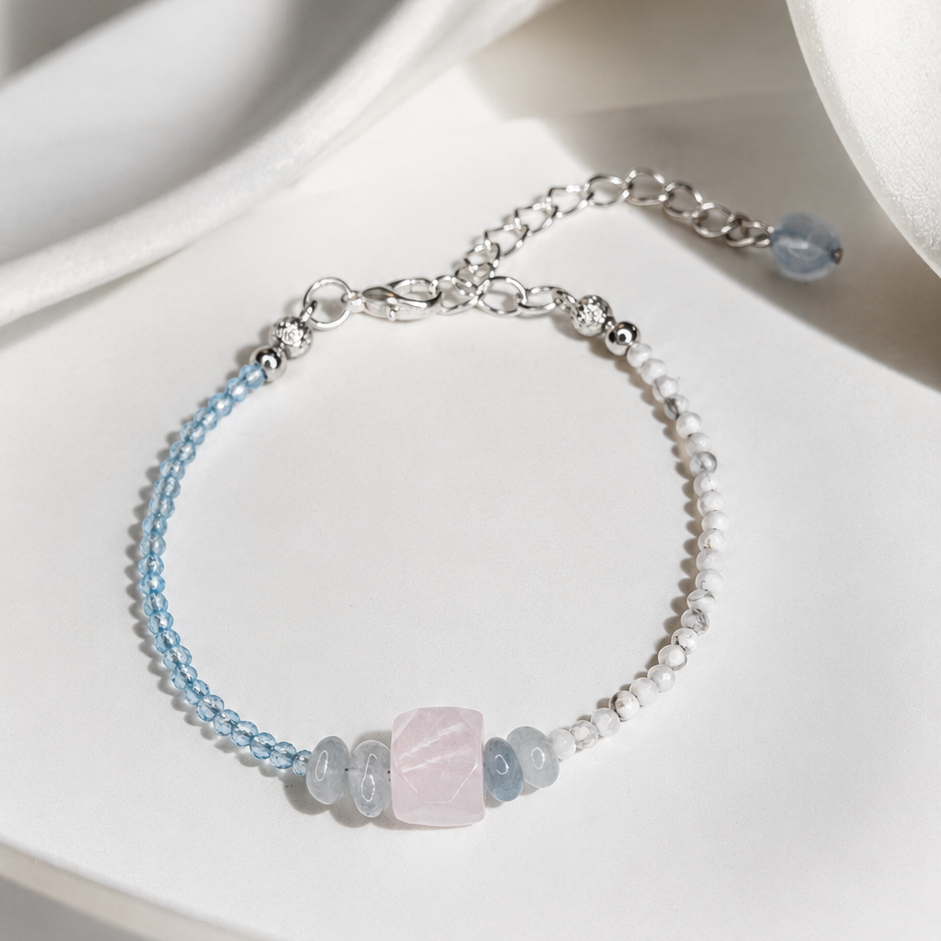 Handgefertigtes Armband mit Kunzit, Mondstein und Aquamarin – Sea Breeze Mystic von BE-Youniq