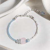 Handgefertigtes Armband mit Kunzit, Mondstein und Aquamarin – Sea Breeze Mystic von BE-Youniq