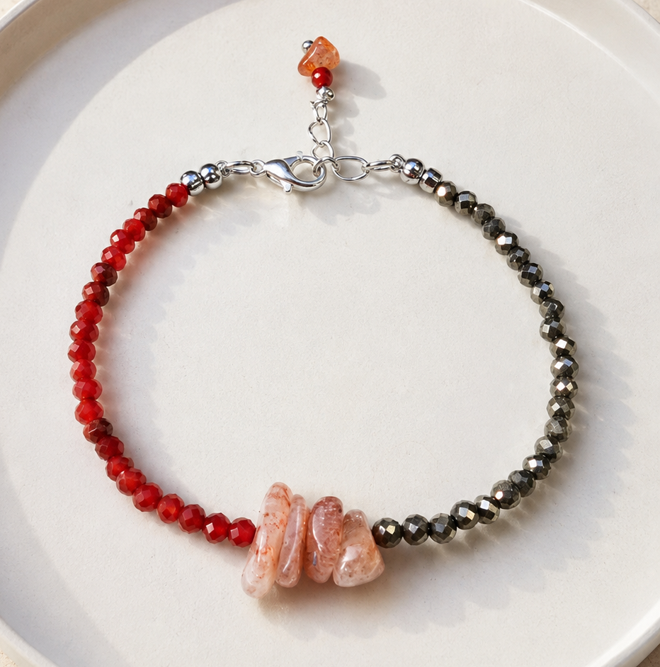 Handgefertigtes Armband mit Sonnenstein, Pyrit und rotem Achat