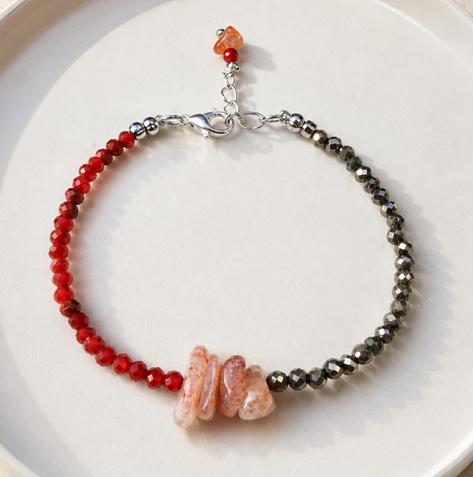 Handgefertigtes Armband mit Sonnenstein, Pyrit und rotem Achat
