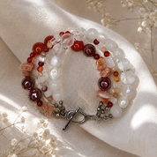 Amber Moon – feines Armband mit echten Edelsteinperlen: roter Achat, Sonnenstein und Süßwasserperlen sowie weitere Edelsteine