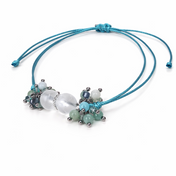 Handgefertigtes Edelsteinarmband mit Amazonit, Fluorit und Bergkristall. Frische Aqua-Töne und natürliche Eleganz für Klarheit, Balance und Fokus im Alltag.
