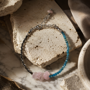 Handgefertigtes Edelsteinarmband mit Apatit, Rosenquarz und Pyrit aus Österreich – Sea Breeze Manifest von BE-Youniq
