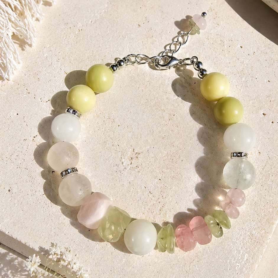 Handgefertigtes Naturstein-Armband Emerald Soul – Jade, Rosenquarz, Prehnit, Fluorit & Bergkristall