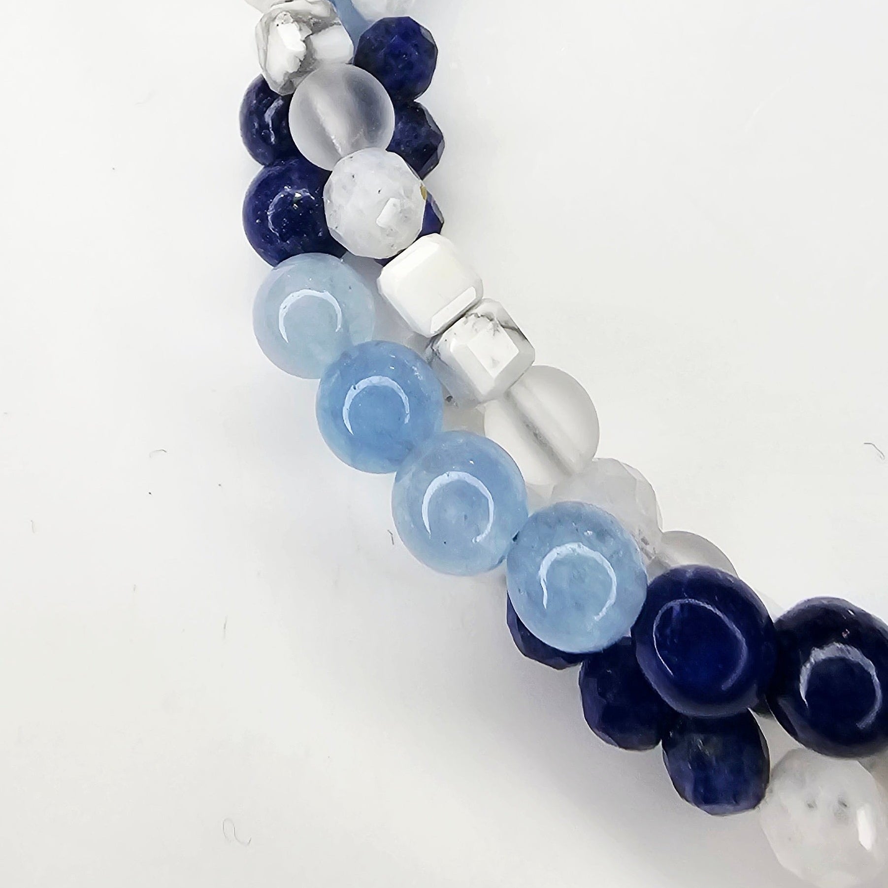 Edelsteinarmband Quiet Mind: Lapislazuli, Aquamarin und Mondstein sowie weitere Edelsteine