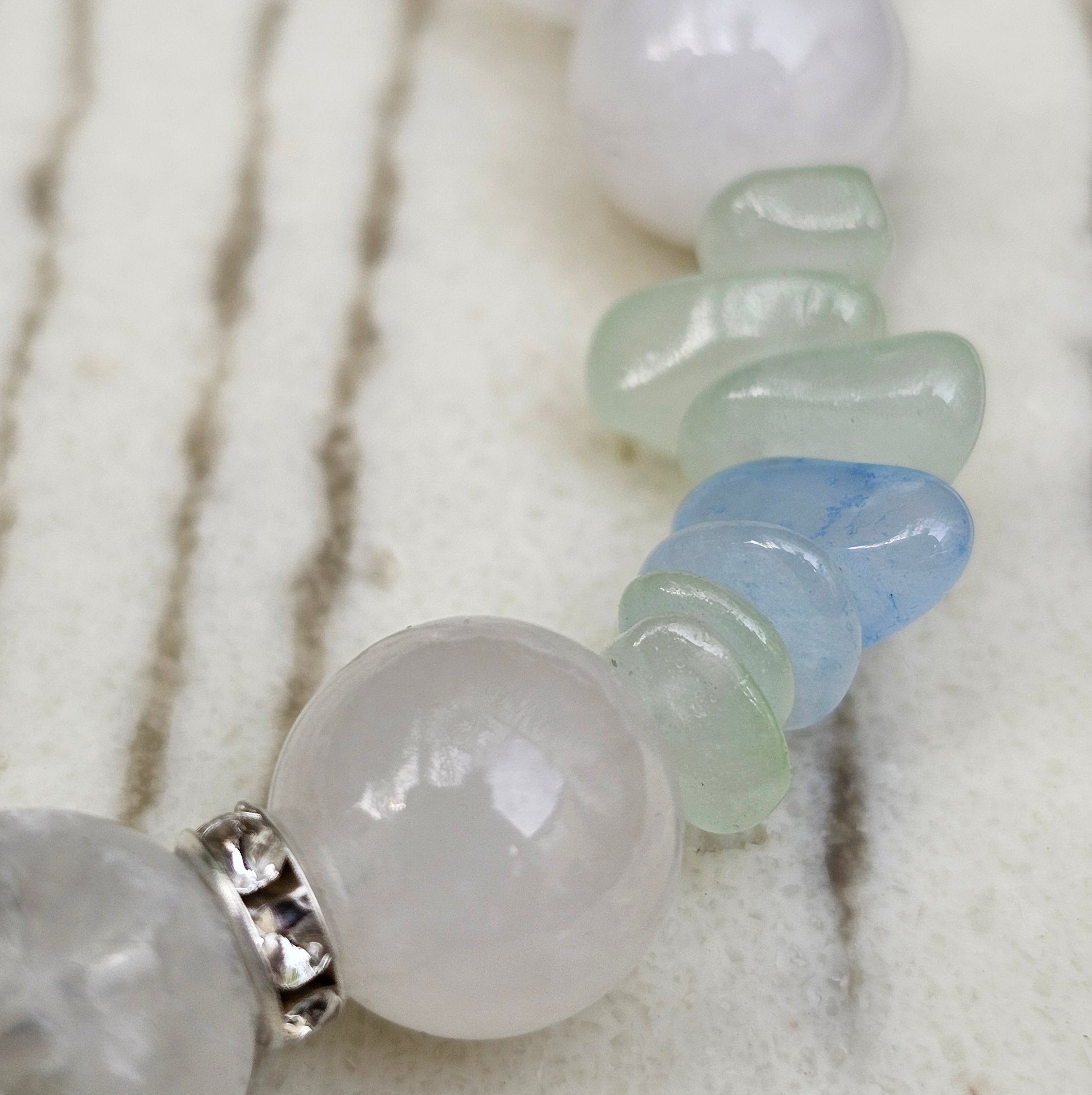Ocean Spirit - Bergkristall, Aquamarin, Aventurin, grünem Chalcedon, weißer Jade und Süßwasserperlen