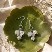 Bild 3: Pearl Heaven – Feminine Perlenohrringe mit weißer Jade, zeitloses Design