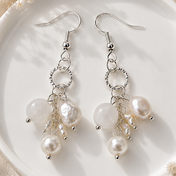 Pearl Heaven – Ohrringe mit Süßwasserperlen und weißer Jade, minimalistisch & elegant
