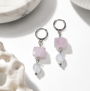 Perlenohrringe mit Kunzit und Aquamarin, handgefertigt, natürliche Edelsteine, zarte feminine Eleganz – BE.Youniq