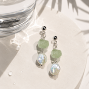 Pearl Sage Ohrringe mit grünem Fluorit und barocken Süßwasserperlen – handgefertigter Schmuck von BE.Youniq