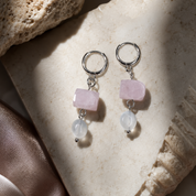 Perlenohrringe mit Kunzit und Aquamarin, handgefertigt, natürliche Edelsteine, zarte feminine Eleganz – BE.Youniq