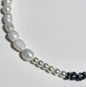 Rohdiamant Armband mit Perlmutt & Süßwasserperlen | White Aura | BE-Youniq