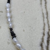 Rohdiamant Choker mit Süßwasserperlen, Handgefertigt | Blanche Noire