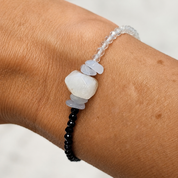 Sea Breeze Harmony – handgefertigtes Naturstein-Armband mit blauem Spinell, Opal, Aquamarin & Fluorit. Limitierter Edelsteinschmuck für Damen aus Österreich. 