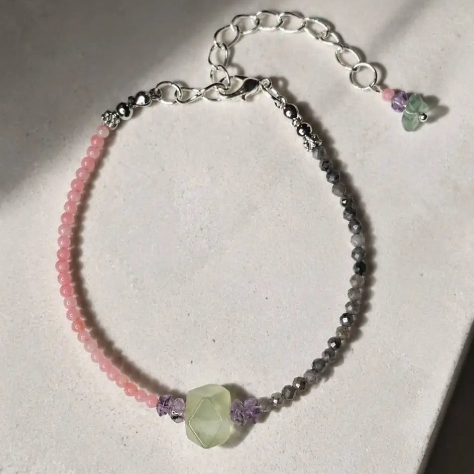 Sea Breeze Lime Armband mit Fluorit, Amethyst, Labradorit und Bambuskoralle – handgefertigt in Österreich