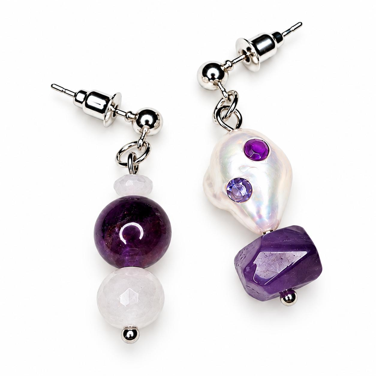 Sea Whisper Violet Muse: asymmetrische Edelstein-Ohrringe mit Amethyst, Iolith und Süßwasserperlen