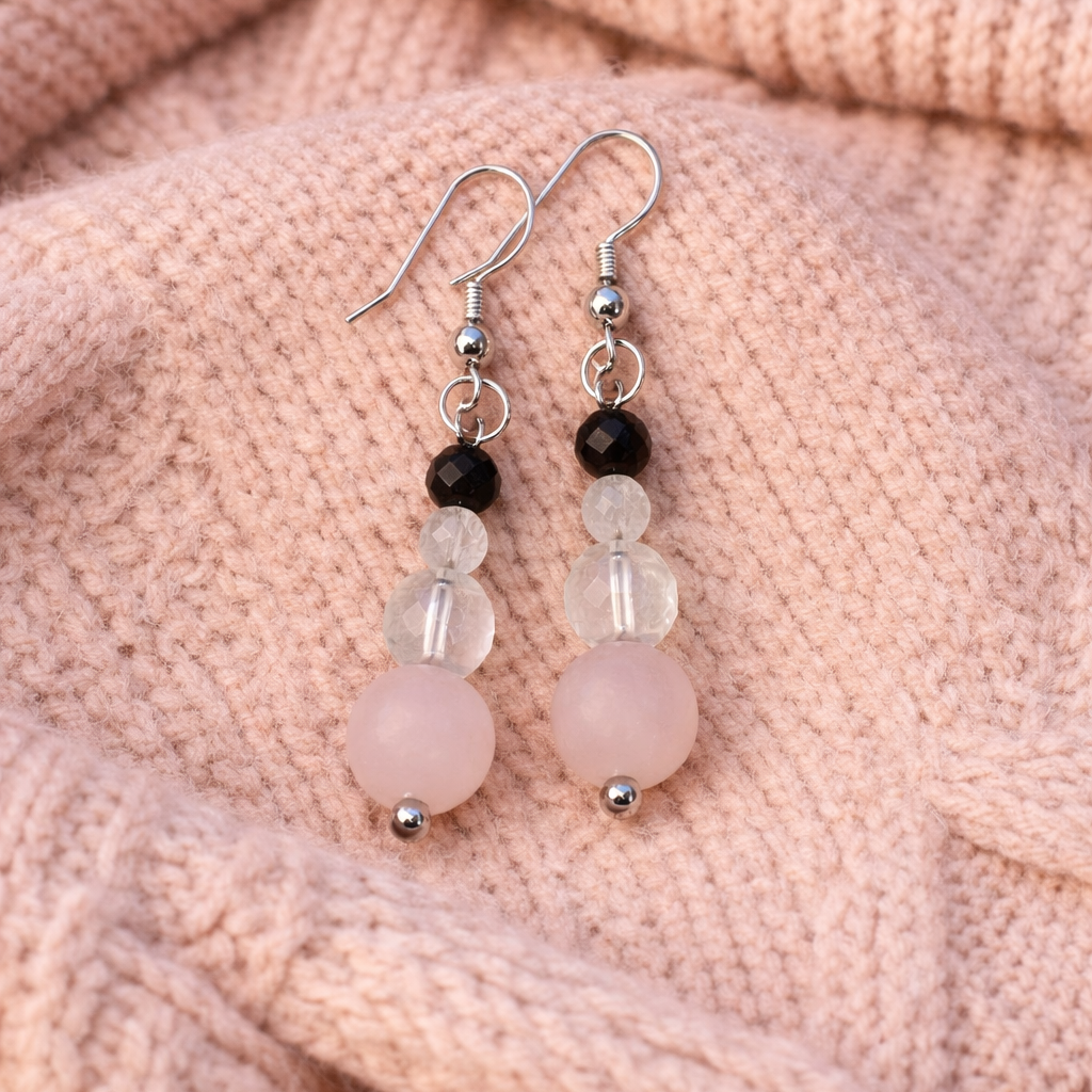 Handgemachte Edelstein-Ohrringe mit Rosenquarz, Bergkristall, Mondstein und Granat