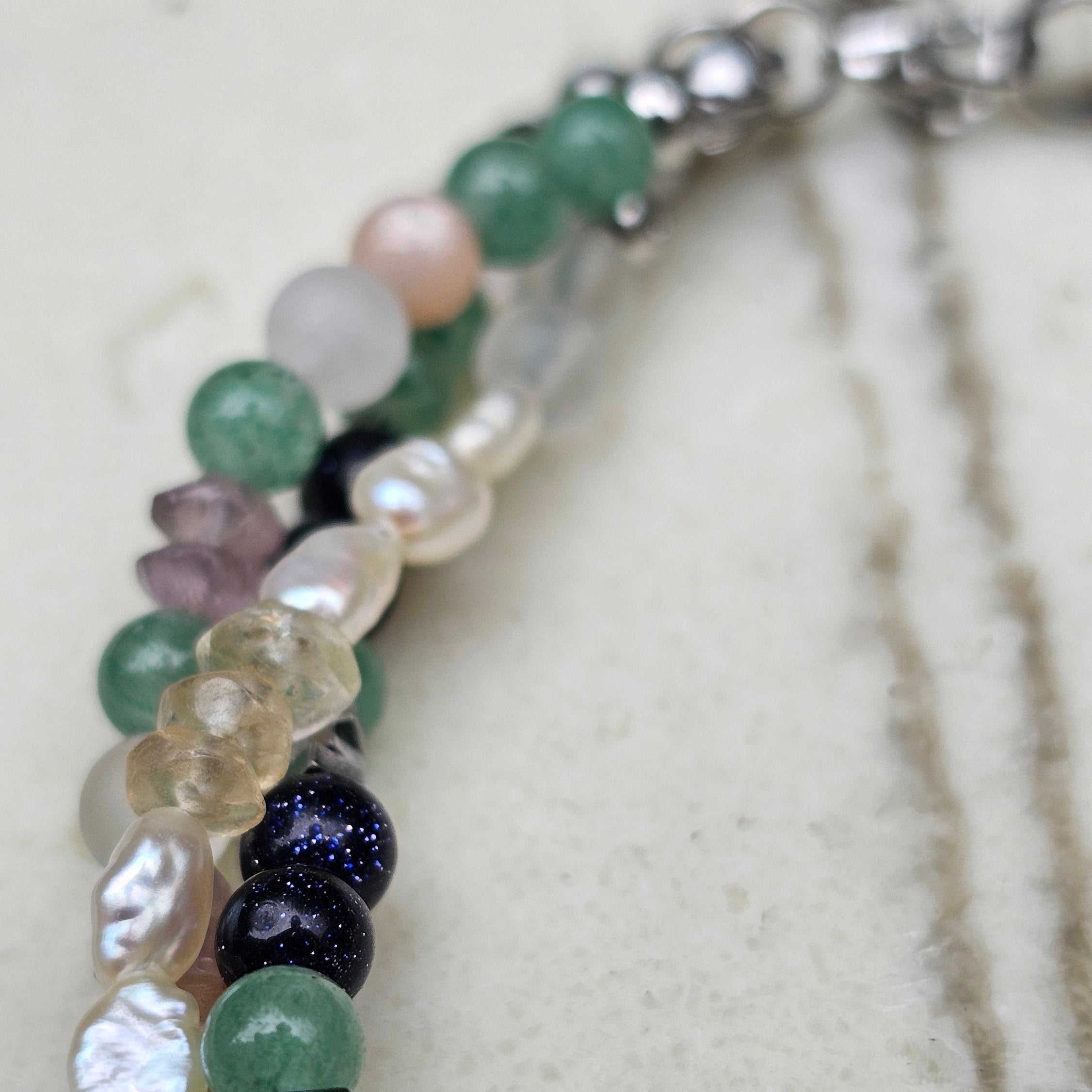 Soul Harmony – Aventurin, Hämatit, Blauer Sandstein, Amethyst, Rosenquarz, Citrin & Süßwasserperlen