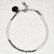 Raw Diamond Blue Haze Armband mit blauen Rohdiamanten, Süßwasserperlen und Hämatit – BE-Youniq