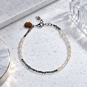 Raw Diamond Blue Haze – elegantes Einzelstück mit blauen Rohdiamanten und Perlen