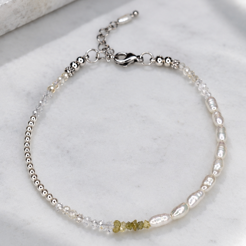 Raw Diamond Ivory Armband mit sechs gelben Rohdiamanten, Opal, Perlmutt und Süßwasserperlen – handgefertigtes Einzelstück von BE-Youniq