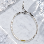 BE-Youniq Raw Diamond Ivory: filigranes Schmuckdesign mit sechs gelben Rohdiamanten, Opal und schimmernden Perlen