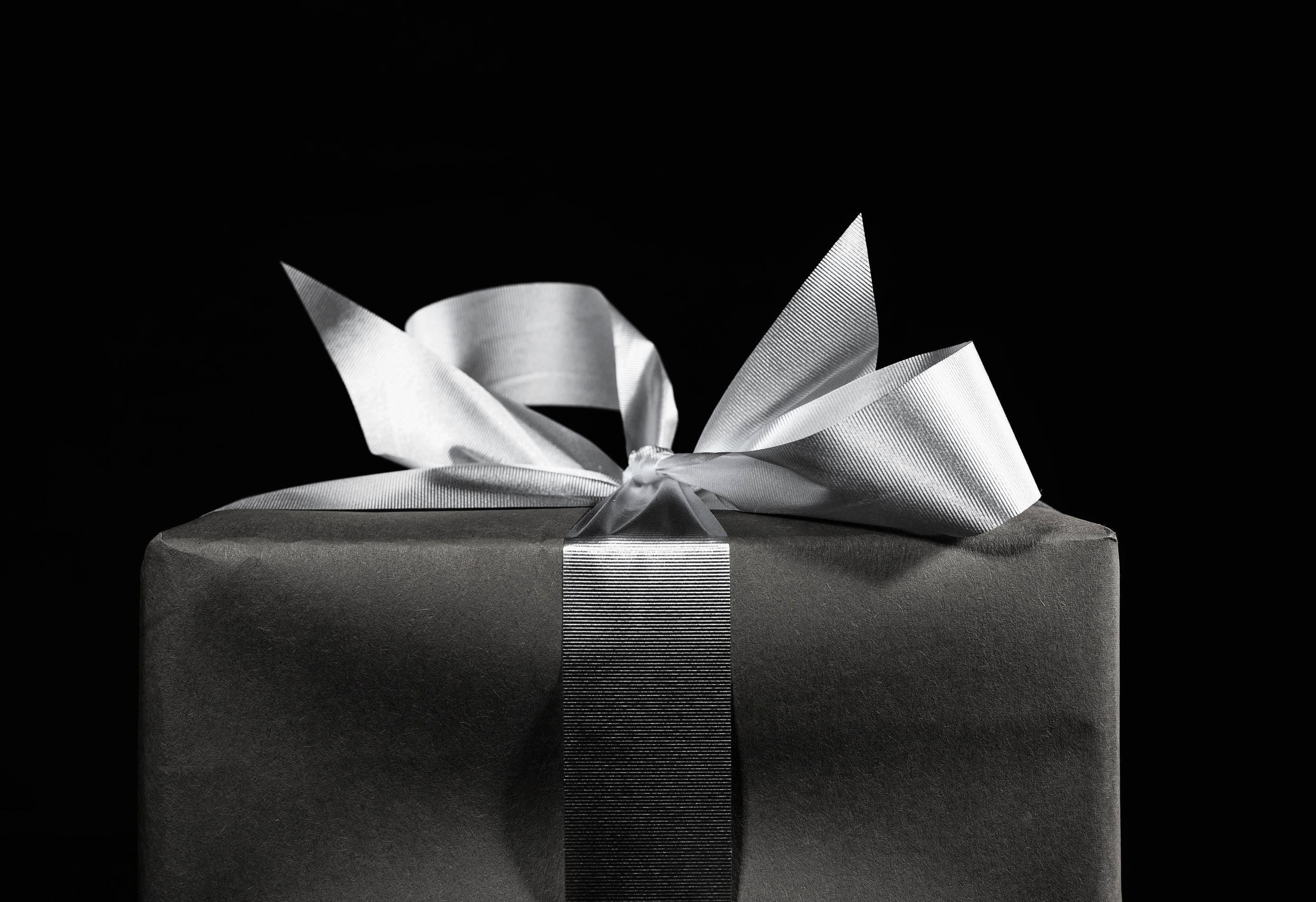 black-and-white-gift-box.jpg