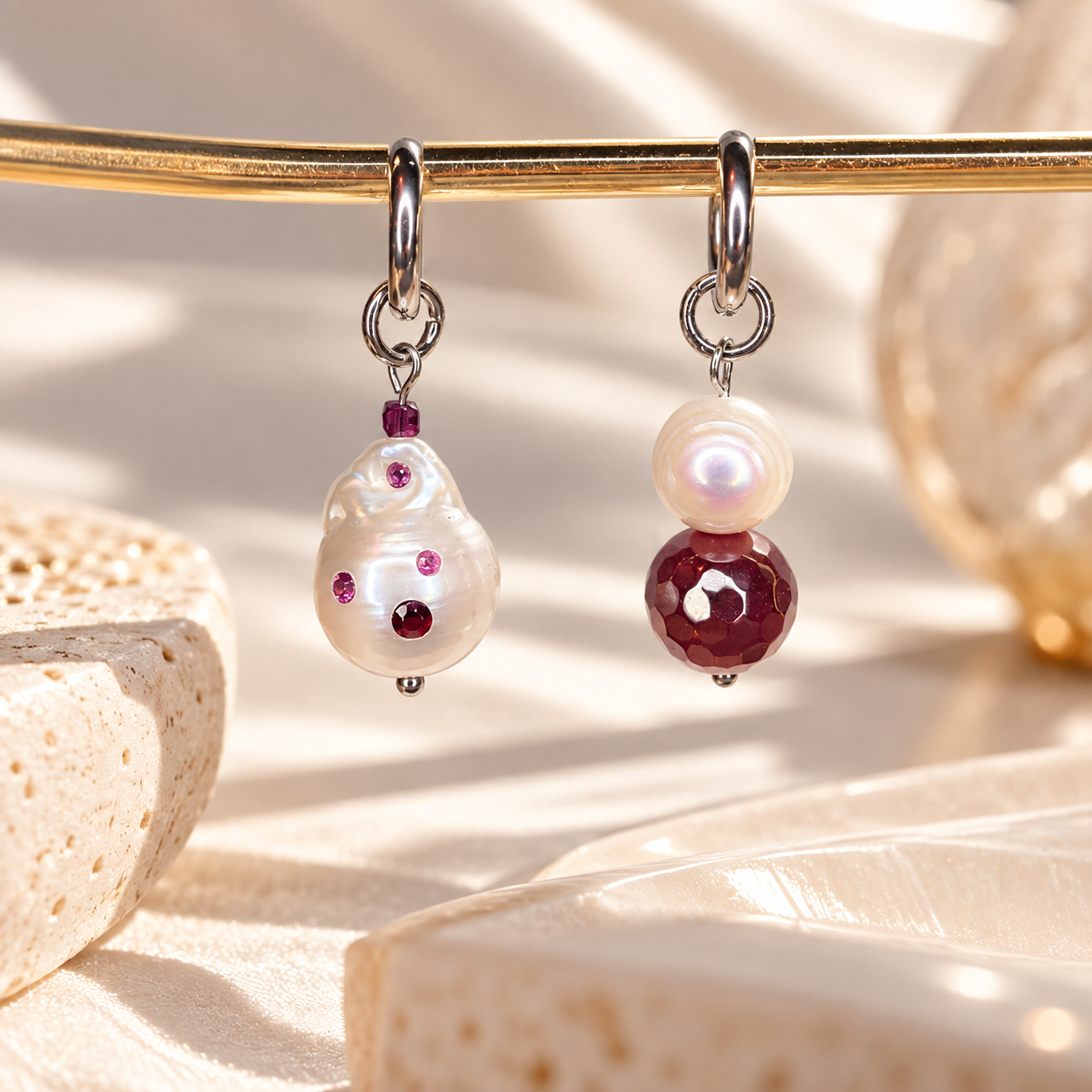 Sea Whisper Berry asymmetrische Ohrringe mit Pyrop-Granat, Rhodolith-Granat, rosa Saphir und Süßwasserperlen